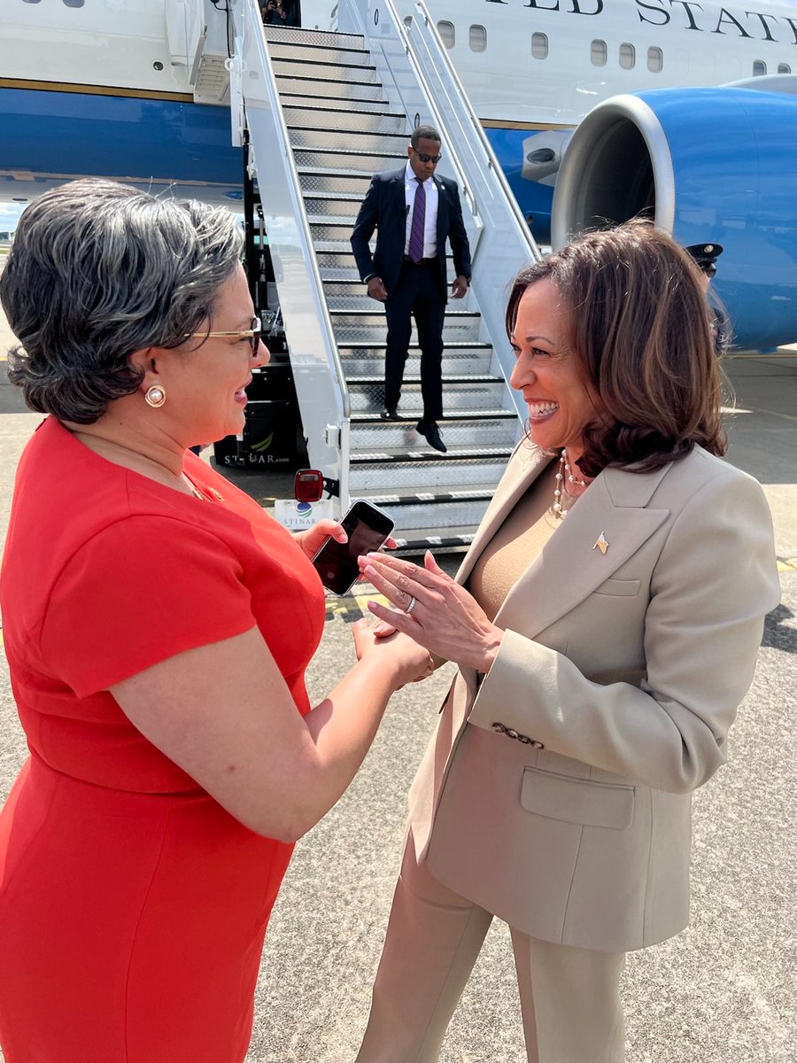 RepMcClellan's tweet image. An exciting day in Virginia’s Fourth!  

This afernoon, I was honored to welcome @VP to Richmond to celebrate #SmallBusinessWeek

📸: @LevarStoney