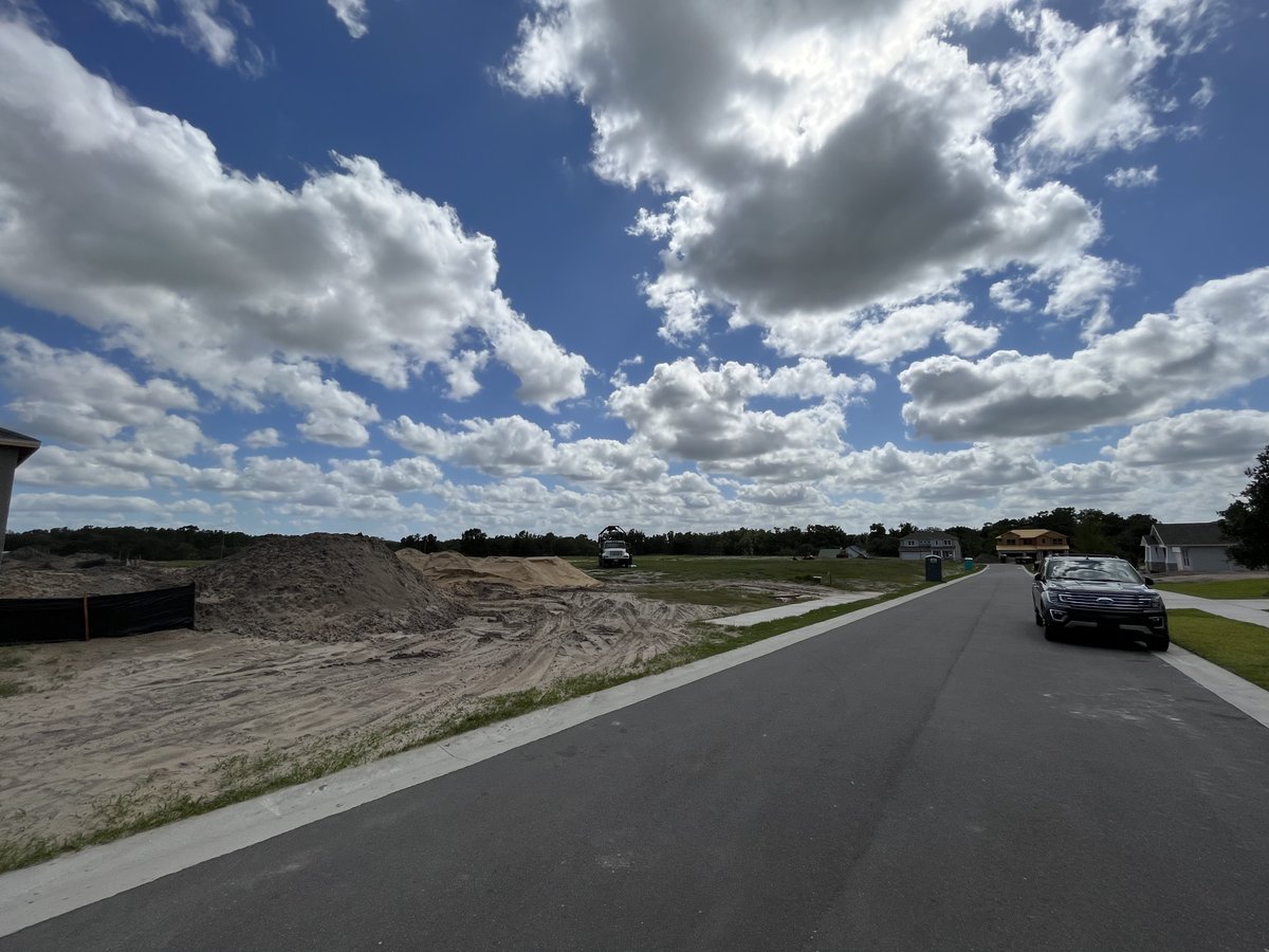 CarrieLindsayF's tweet image. I have the best job ever! Spending the morning with an excited homebuyer checking out the progress of their new build and then spending the afternoon scoping out different views to consider for their new home! #newconstruction #buildingahome #newhome #resortstyleliving...