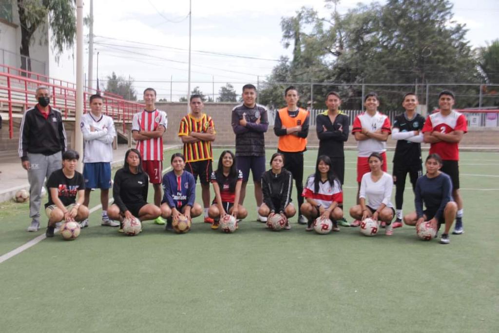 FnerrColima's tweet photo. Los estudiantes denunciamos las falsas promesas de @FelipeArvizu_ pues a dos días de la competencia 🏀🏐⚽🥅 los deportistas del CUT no han tenido una respuesta positiva. 😡 
@H_Ixtapaluca

#ArvizuNoApoyaElDeporte https://t.co/AhGbZ9DiEr