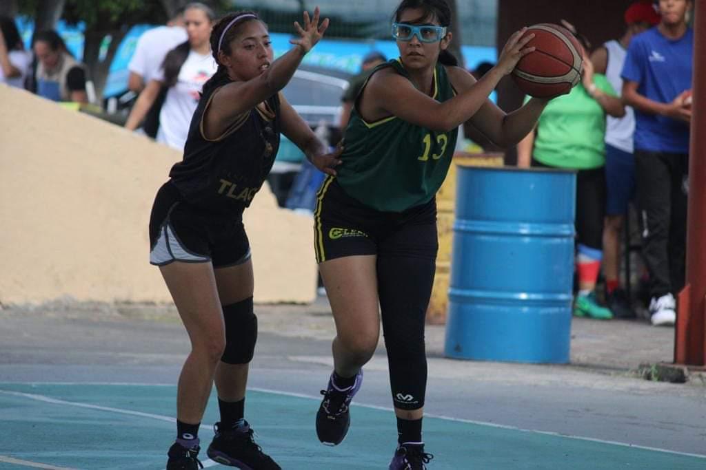 FnerrColima's tweet photo. Los estudiantes denunciamos las falsas promesas de @FelipeArvizu_ pues a dos días de la competencia 🏀🏐⚽🥅 los deportistas del CUT no han tenido una respuesta positiva. 😡 
@H_Ixtapaluca

#ArvizuNoApoyaElDeporte https://t.co/AhGbZ9DiEr