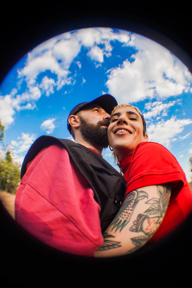 Se questa canzone fosse una fotografia sarebbe scattata alle 6 di mattina davanti al mare, dopo una serata piena di cose che ti ricorderai per sempre...sei con qualcuno di importante e senza neanche accorgerti cominci a cantare che vuoi o non vuoi…AGOSTO MORSICA fuori ora❤️🌞