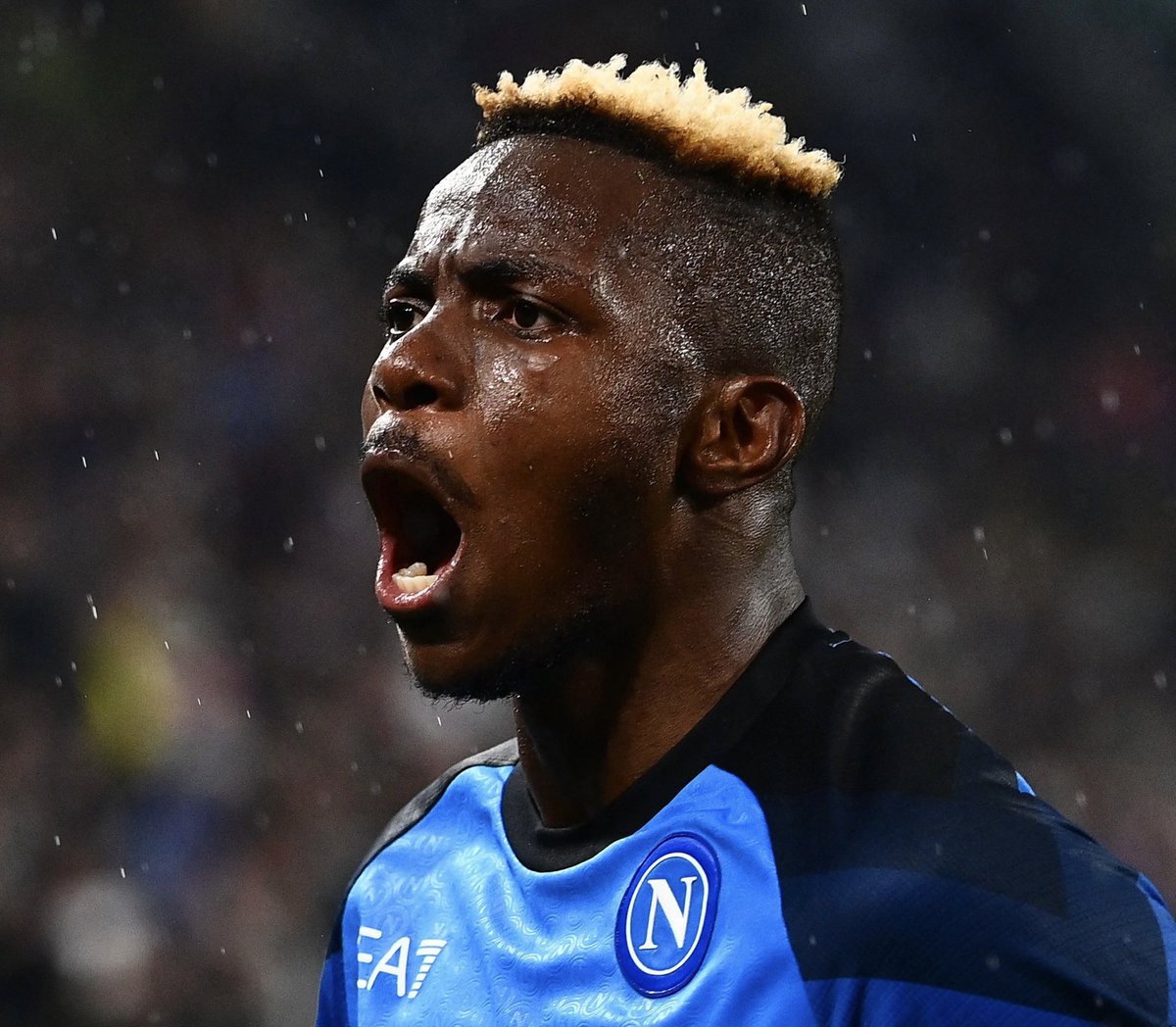 Victor Osimhen: “It’s not the right time to discuss my future. I just want to enjoy this incredible title”. 🔵🇳🇬 #Napoli

“I can’t wait to return to Napoli and hug the fans. I’m so happy for them”.