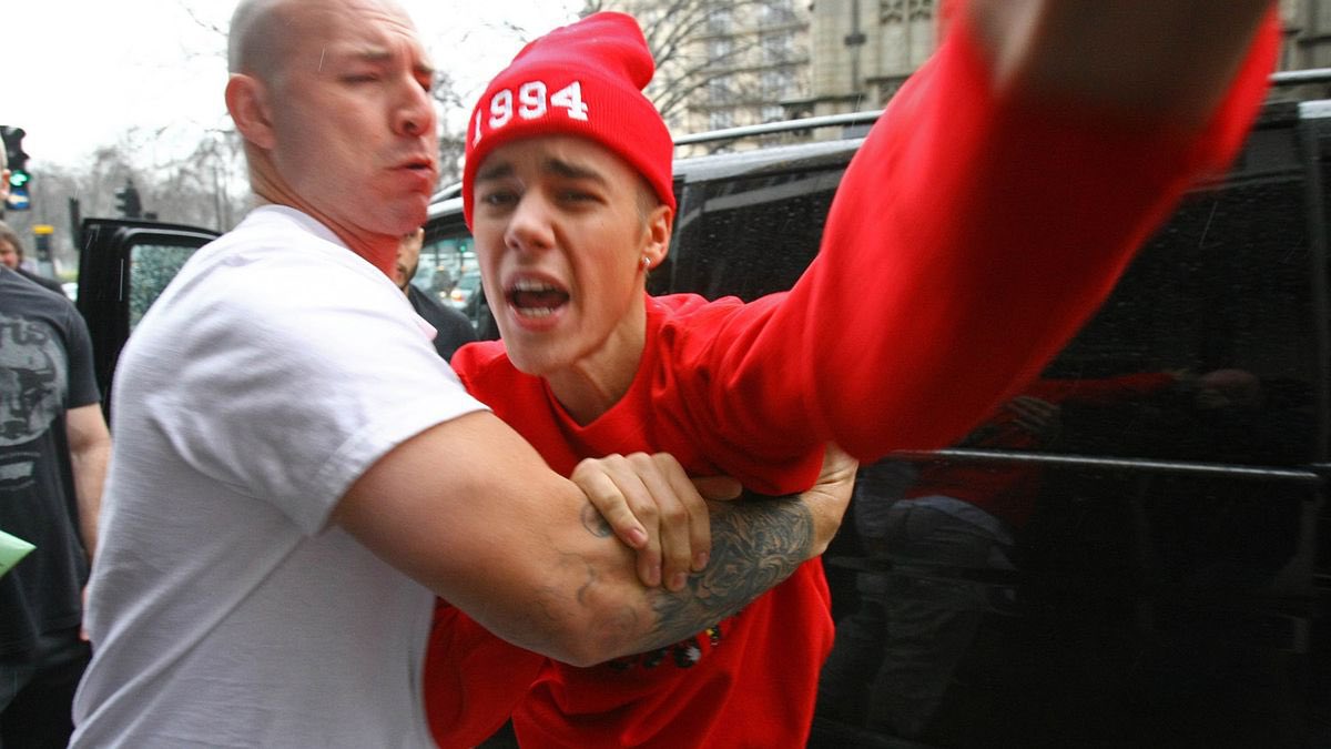 HEARTOFABG's tweet image. i never shamed him for this. if he acts again, i’ll stand by him. paparazzi legit be asking for it.