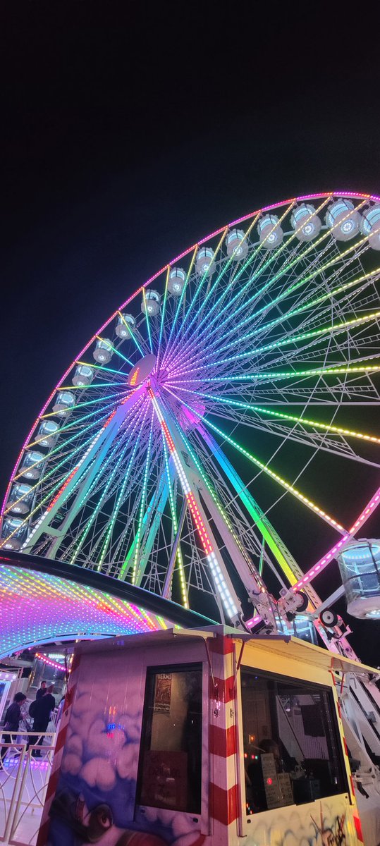Davincstyle's tweet photo. Kermis Rotterdam was heel gezellig! Vooral met de watertaxi naar de locatie gaan. #rotterdam #Rotterdam010 https://t.co/545UGODLl3