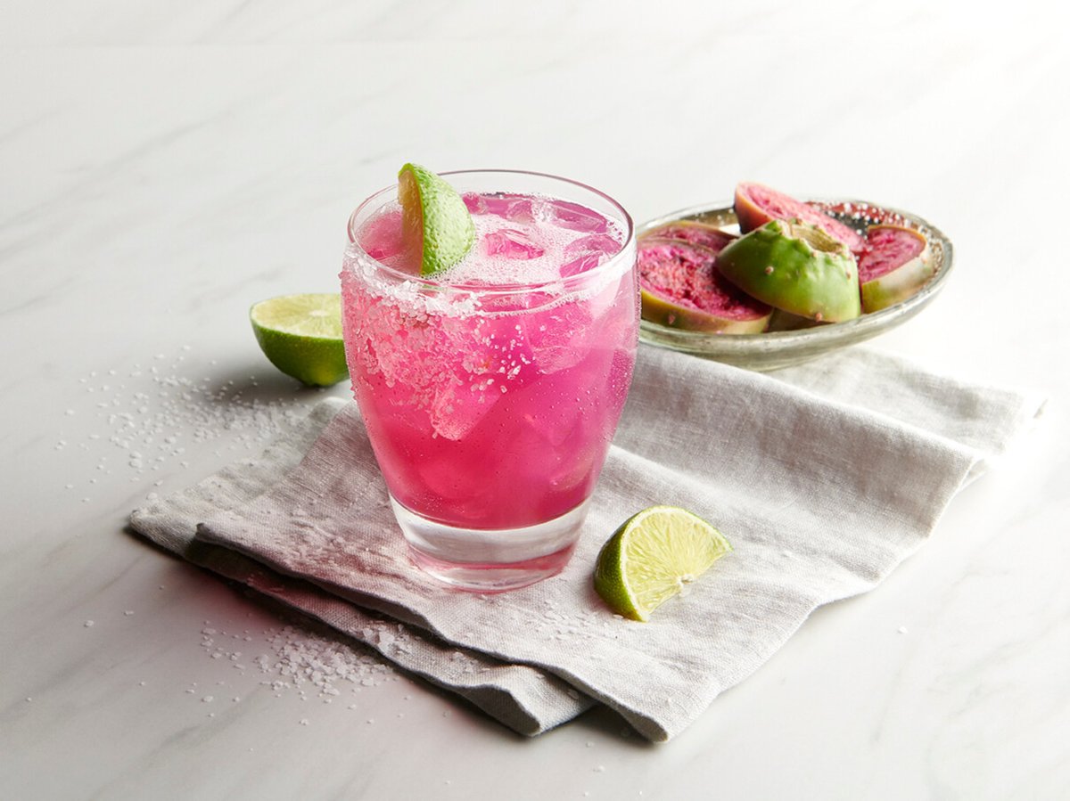 In a world full of drinks, be a margarita🍹🌵 Celebrate Cinco de Mayo tomorrow the Italian Way with our Sicilian Prickly Pear Margarita. Cheers! #CincodeMayo #Carrabbas #Margarita #Sicilian #PricklyPear