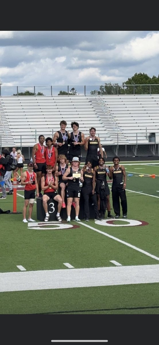 elijah_bergin's tweet photo. Going to STATE 4x4 🥈 3:26 
Split: 50.67 #regionals #texas #track #relays #STATE https://t.co/rAZt908b5c