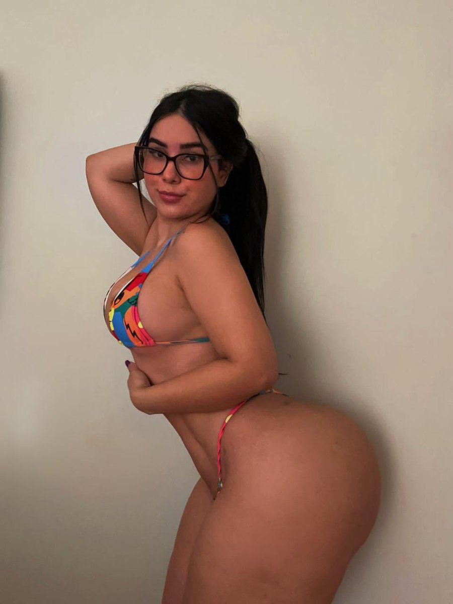 Melatonin9049's tweet photo. Do you want me to make your tacos in bikini?😉🔥 https://t.co/3ZmbyPIBNh