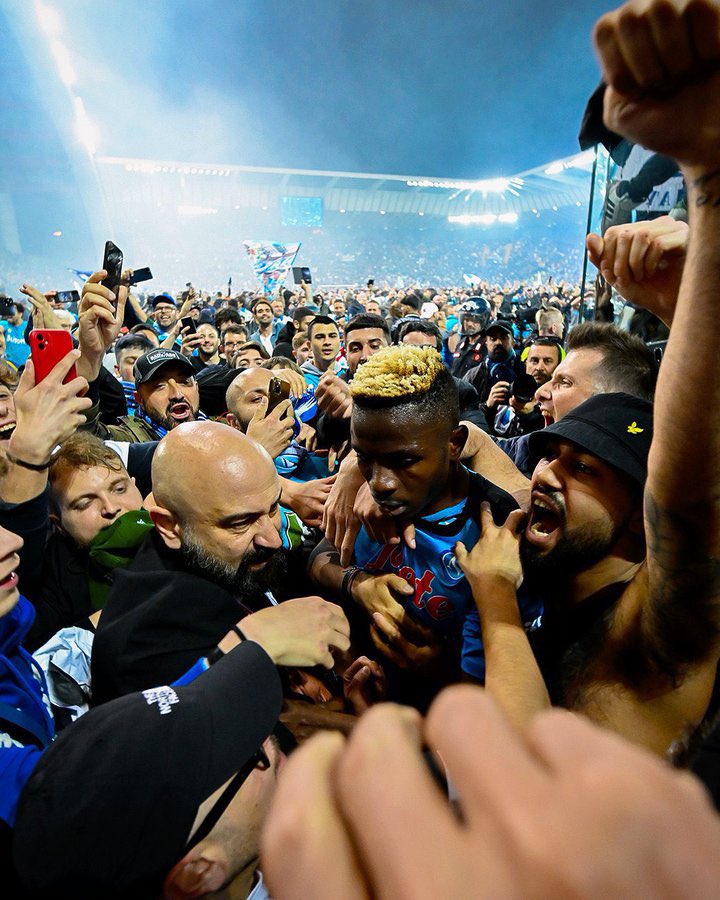 VIDEO. Napoli a câștigat primul său titlu din Serie A după 33 de ani. Sărbătoare ca de revelion pe străzile orașului din sudul Italiei. Foto: Tw/@Mr_Humble001