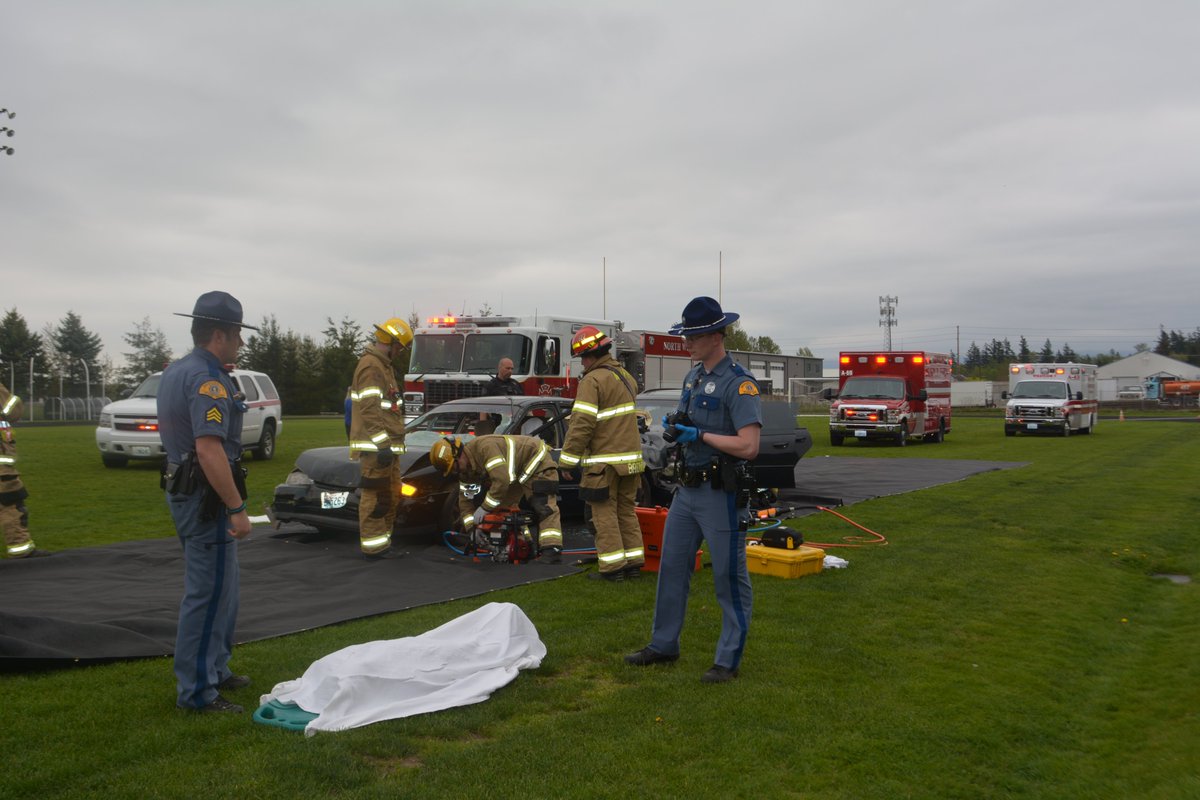wspd7pio's tweet image. #yourwsp in District 7 joined multiple agencies in a Mock DUI at Meridian High School in #whatcomcounty 

The Mock DUI is for educational purposes in relation to distracted/impaired driving. This was part of a group of students' senior project. #drivedistractionfree #drivesafe