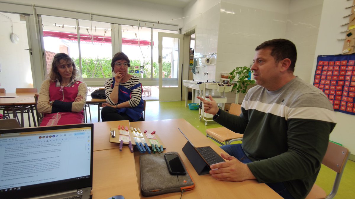 Avui seguim reflexionant, valorant i tractant de millorar la nostra praxis. Hem tingut l'aportació de <a href="/josepvial/">ᒍOᔕEᑭ ᐯIᒪᗩᖇó</a> que ens ha aportat la seva expertesa en l'aplicació dels ambients d'aprenentatge. Un assessorament que ens aporta una visió externa de gran qualitat. <a href="/CRP_baixmaresme/">CRP del Baix Maresme</a>