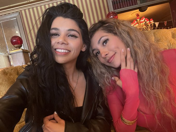 Having so much fun in london with @QueenBanksie 🥰😻🫖 https://t.co/MkUPeTWGlV<a class="tags" href="/tag/queenbanksie">@queenbanksie</a>