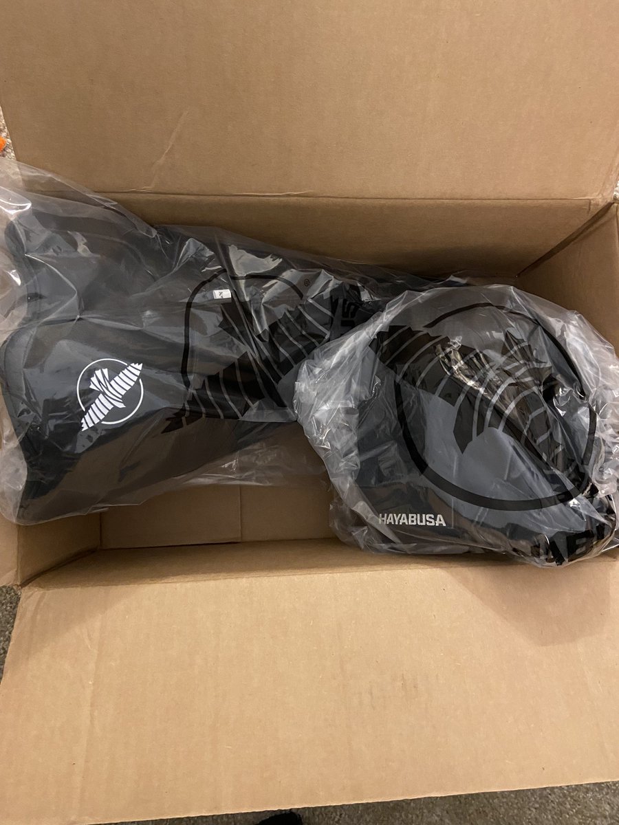 SmokeThatYonic's tweet photo. @FedExHelp we good now. it only took rerouting my package to a 24 hour pharmacy so y’all couldn’t claim no one was there to accept it. thank you @Walgreens https://t.co/gVqy2XcC48