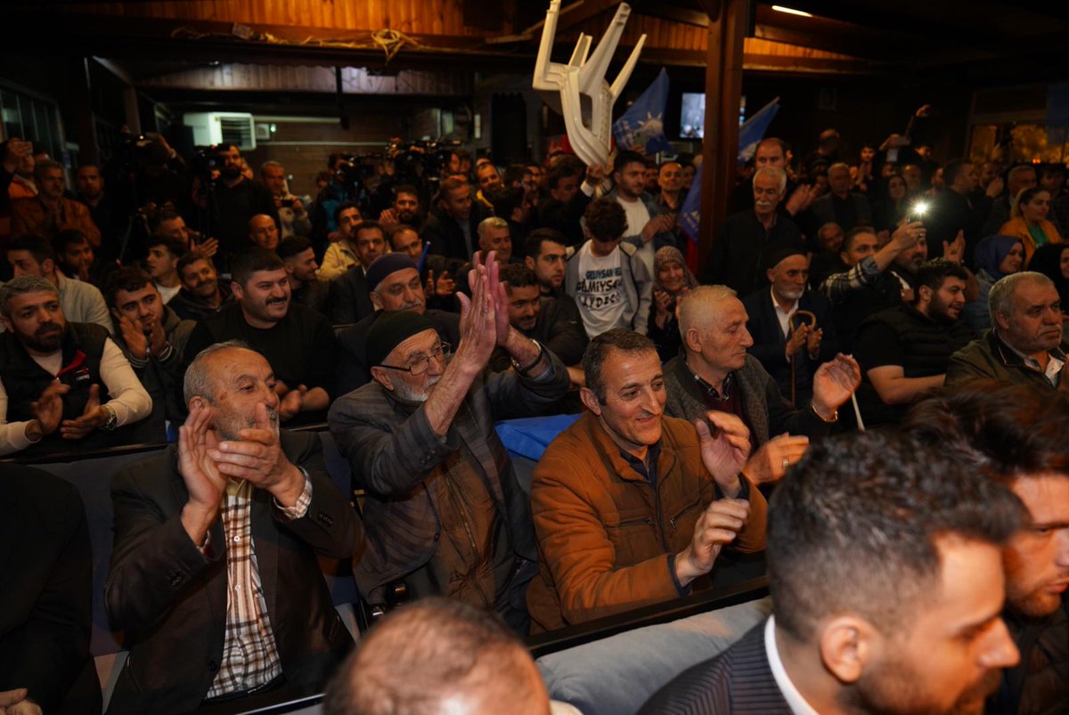 suleymansoylu's tweet photo. Cumhurbaşkanımız Sn. @RTErdogan'ın liderli��inde Türkiye, 20. yüzyılın eksiklerini kapatarak 21. yüzyılın altyapısını yaptı.

14 Mayıs seçimleri, Allah'ın izni ve Milletimizin desteğiyle #TürkiyeYüzyılı'na açılan kapı olacaktır.

Fatih'te, Batmanlı ve Sasonlu hemşehrilerimizle bir araya geldik