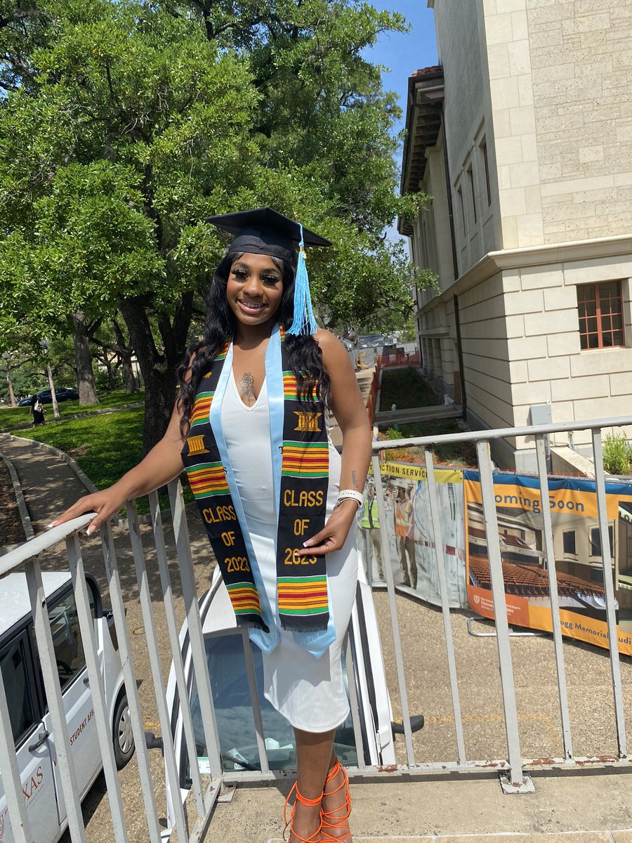 kiarradenisee's tweet image. God Did ! 🤍  #BlackGrad