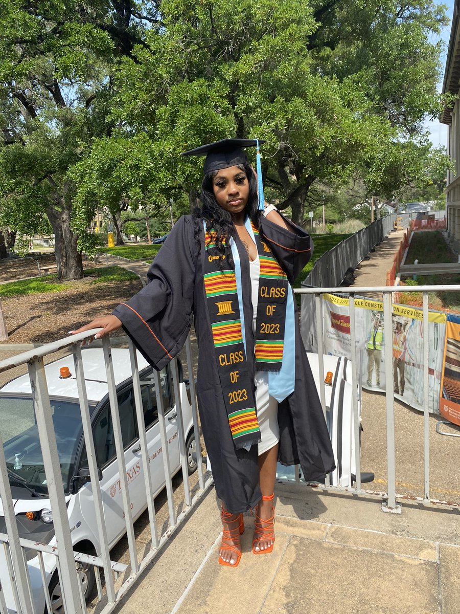 kiarradenisee's tweet image. God Did ! 🤍  #BlackGrad