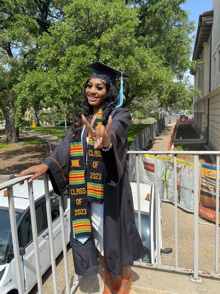 kiarradenisee's tweet image. God Did ! 🤍  #BlackGrad