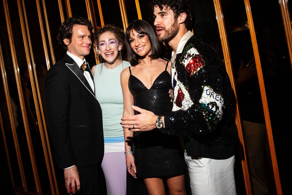 dailyjgroff's tweet photo. Jonathan Groff at a Met Gala after party with Lea Michele, Micaela Diamond, and Darren Criss
📷: https://t.co/KRMgdpCs7b https://t.co/rVM2sGwA2b