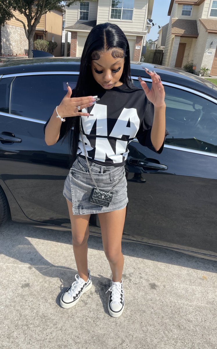 _nydabarb's tweet image. told them bitches meet me at the 🔝, i think they got lost