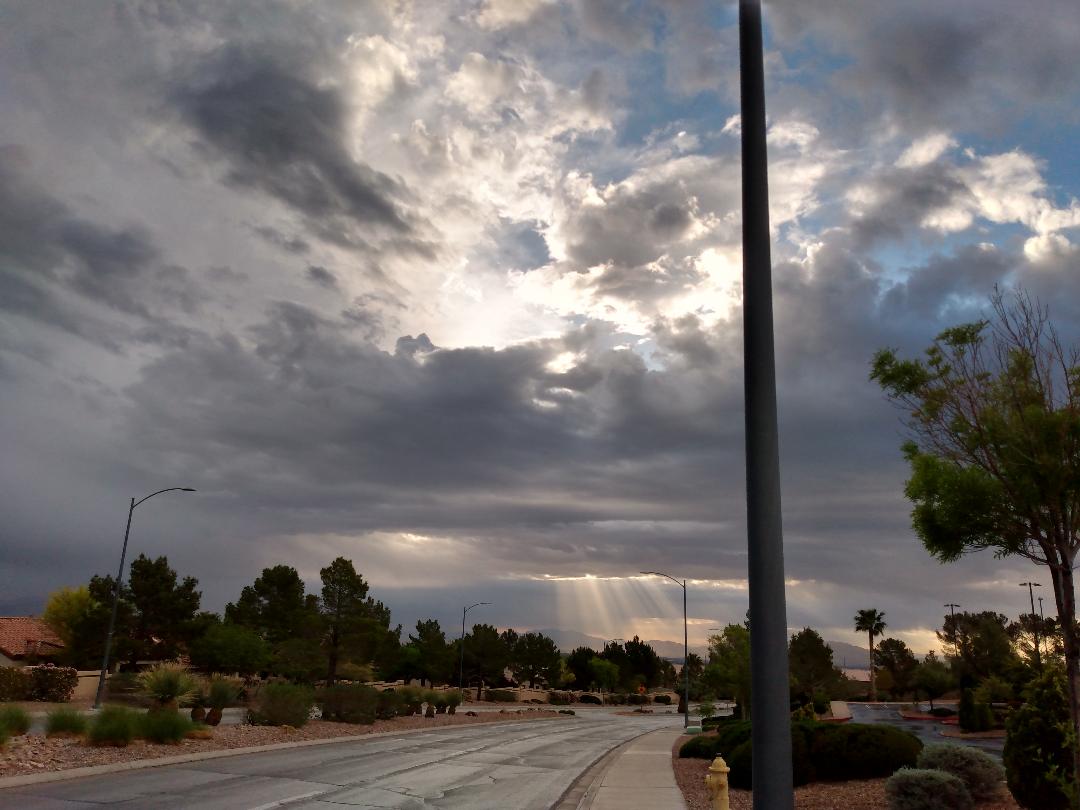 ElissaShakal's tweet photo. #Cloudy, cool, rain, even a bit of thunder on this mornings #walk through #SummerlinLV.  The #sky and #mountains were quite #beautiful.  Good walk, got in 8.40 miles!  #walking #DailyExercise #MorningWalk #LasVegas https://t.co/8JPUqDEf6h