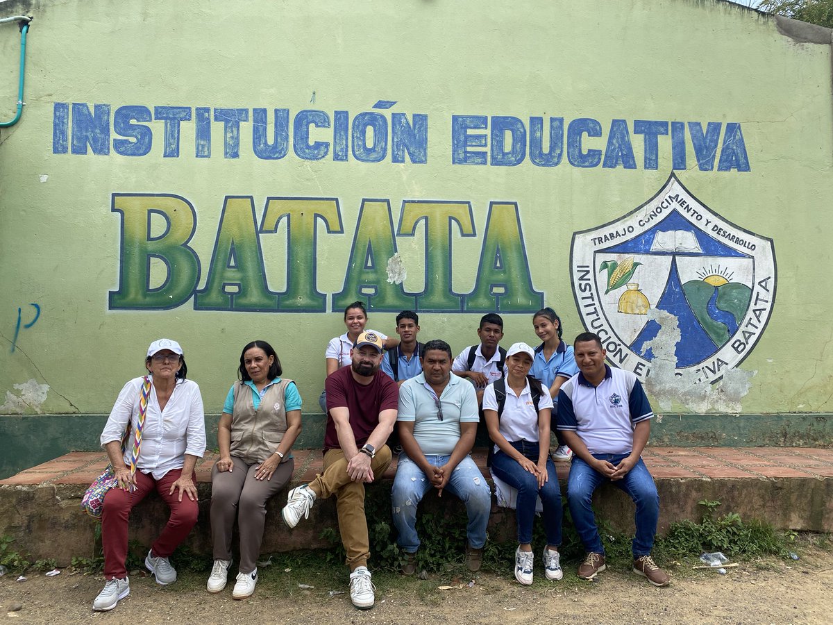 Today in Batata, Córdoba, we started planning for our first youth radio station with <a href="/MiHistoriaCo/">MiHistoriaCo</a> and Benposta Caribe focussing on peace journalism and violence reduction in the community.