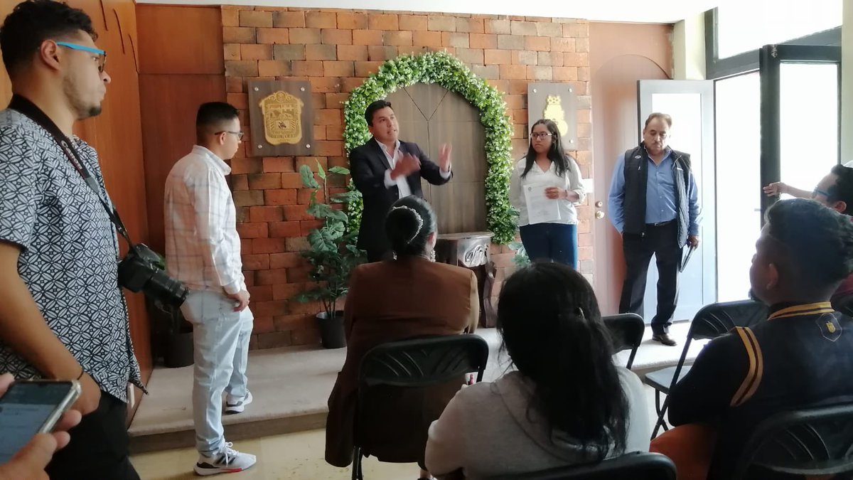 AteRoman's tweet photo. Aquí la prueba de la audiencia con el municipio de Ixtapaluca, y a dos días de la competencia ya no contestan el teléfono y las puertas del ayuntamiento se cerraron para los estudiantes 

#ArvizuNoApoyaElDeporte https://t.co/Yo3kiLKJQd