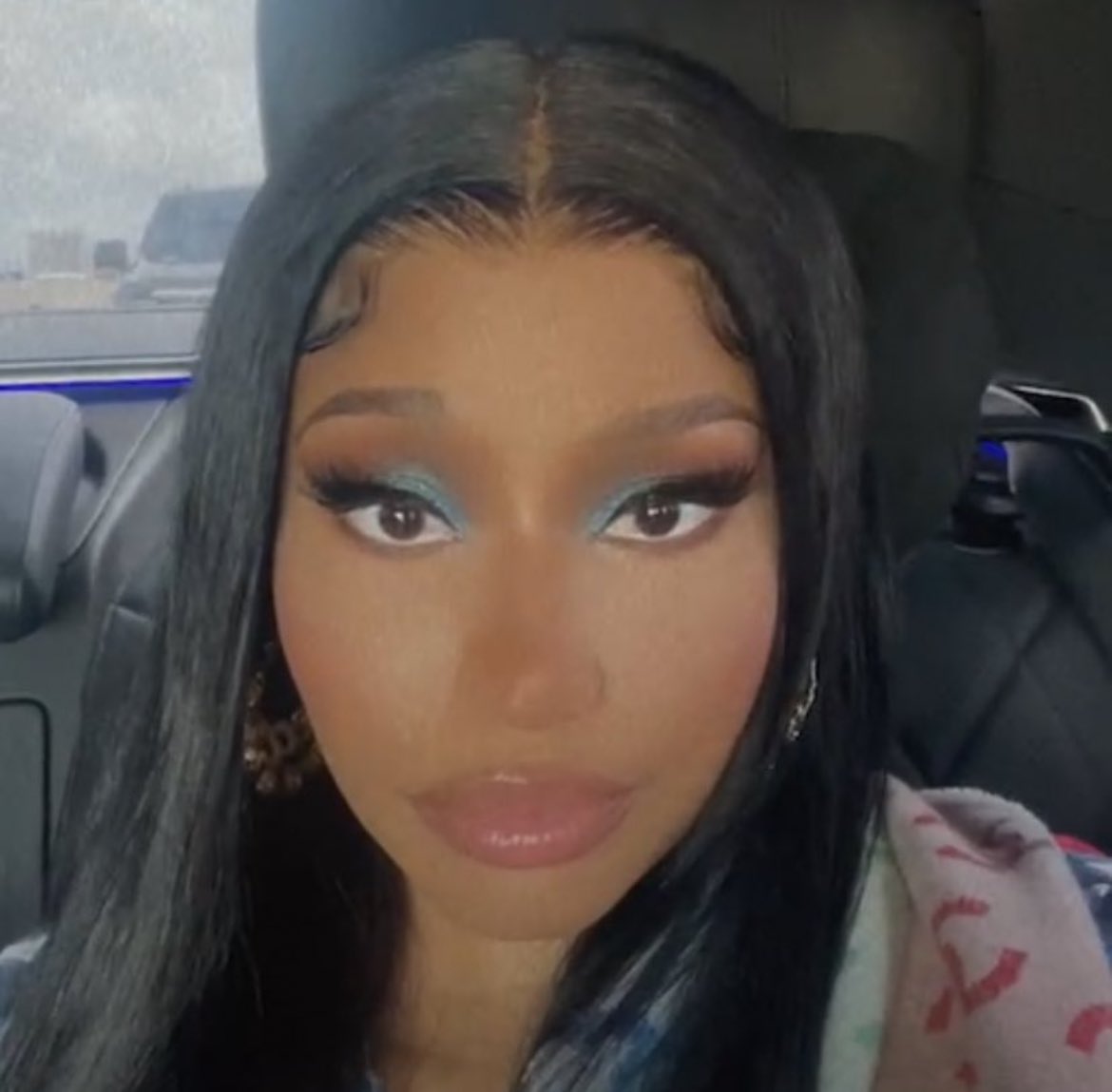 HARDWHlTE's tweet photo. nicki minaj looks TOO good https://t.co/IodGLUgU5p