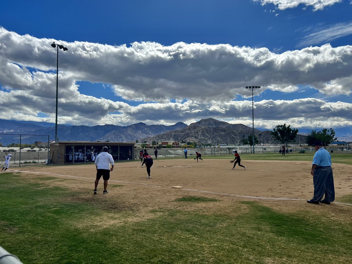 EtiwandaRed's tweet photo. Let’s go ladies!!! @EHSAthletics https://t.co/YvAVeRzI1d