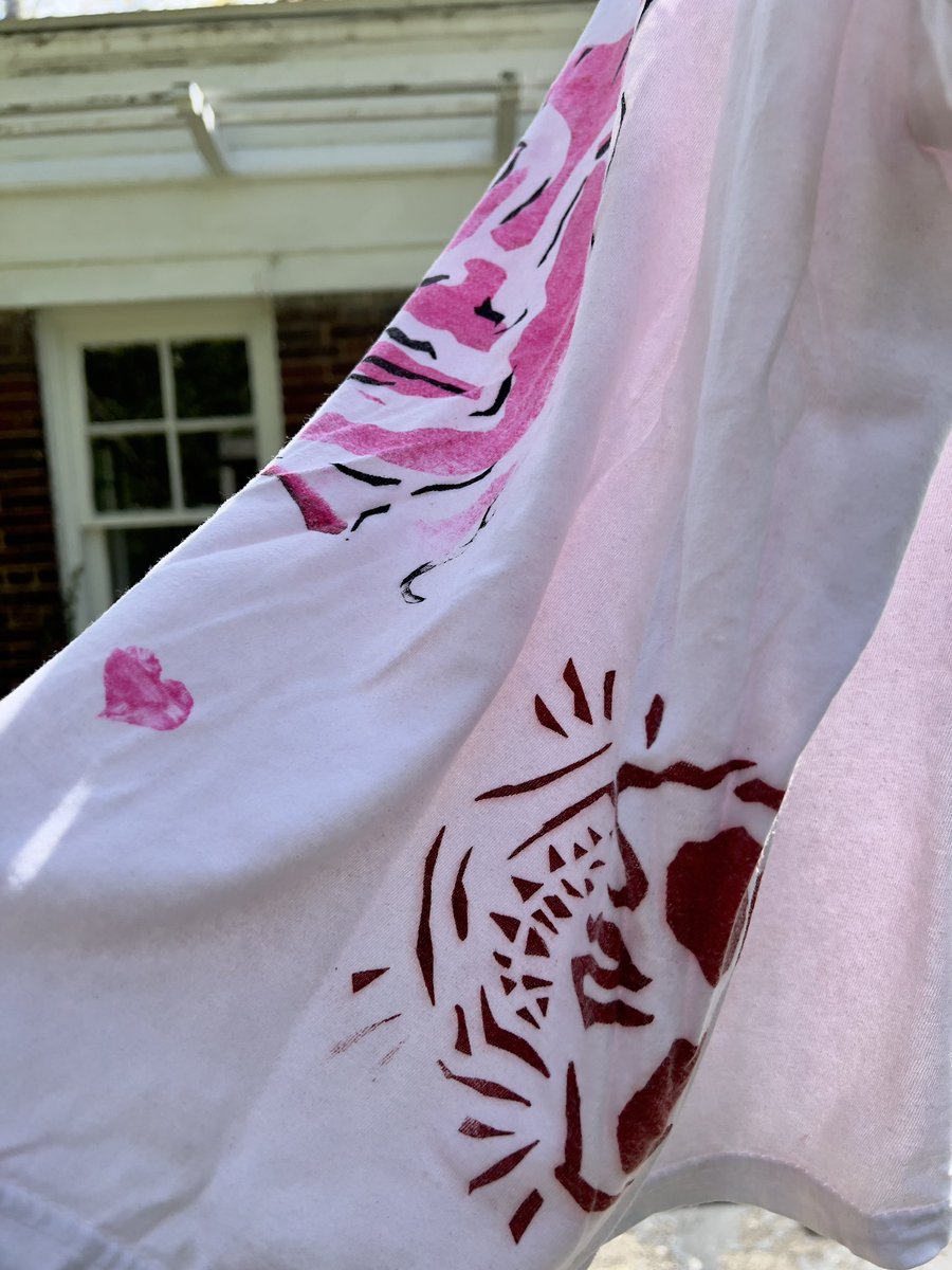swimdeep's tweet photo. Ink on Cotton / Releasing a line soon 

#functionalartradio #mmlornstein #teeshirts #blockprinting #silkscreen #customvintage #michaelornstein #marisi #love #vintagedesign #monkeylanguage #handdrawn #wearableart #functionalart #sonsofanarchy #hoodies #fashion #design #originalart https://t.co/8cfVTDREv3