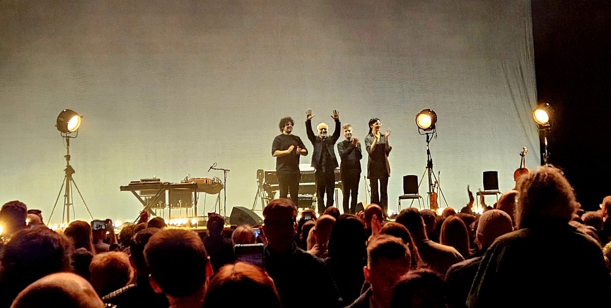 _SJBarker's tweet image. Utterly mesmerising as always @LudovicoEinaud playing @OVOHydro #Glasgow tonight. Thank you💙