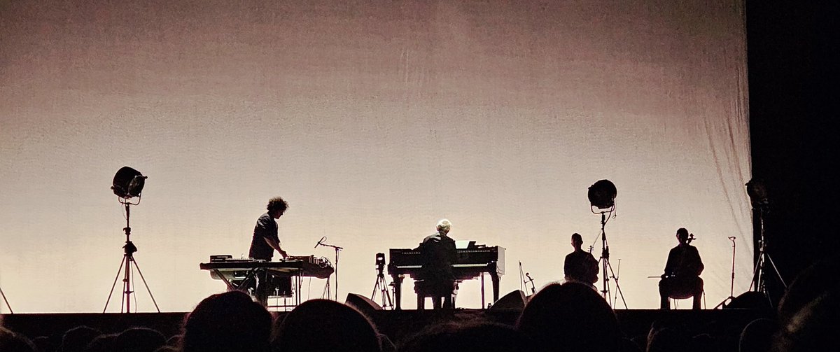 _SJBarker's tweet image. Utterly mesmerising as always @LudovicoEinaud playing @OVOHydro #Glasgow tonight. Thank you💙