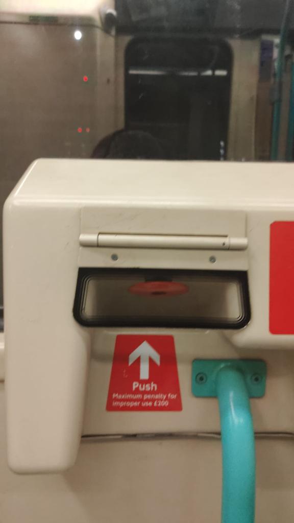 RealKevNewton's tweet photo. Why is this thing looking at me? #DLR https://t.co/At2SQmQDfX