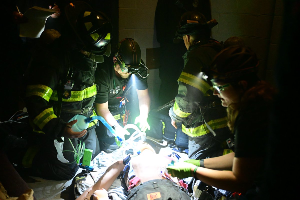 FDNY's tweet image. The 10th Annual FDNY Search &amp;amp; Rescue Medicine Symposium kicked off today. The four-day conference draws military, federal, state, and local medical responders from across the country to share information and best practices.