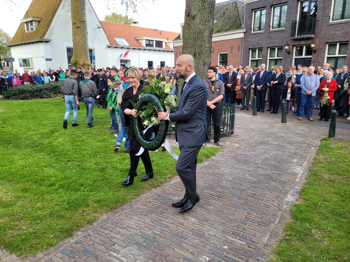 Vanavond hebben Feddo Hartelust en Cora Koehorst bij de dodenherdenking in IJsselstein een krans gelegd namens de gehele gemeenteraad van IJsselstein. 

Wij herdenken hen die vielen voor onze vrijheid. Opdat wij nooit vergeten.