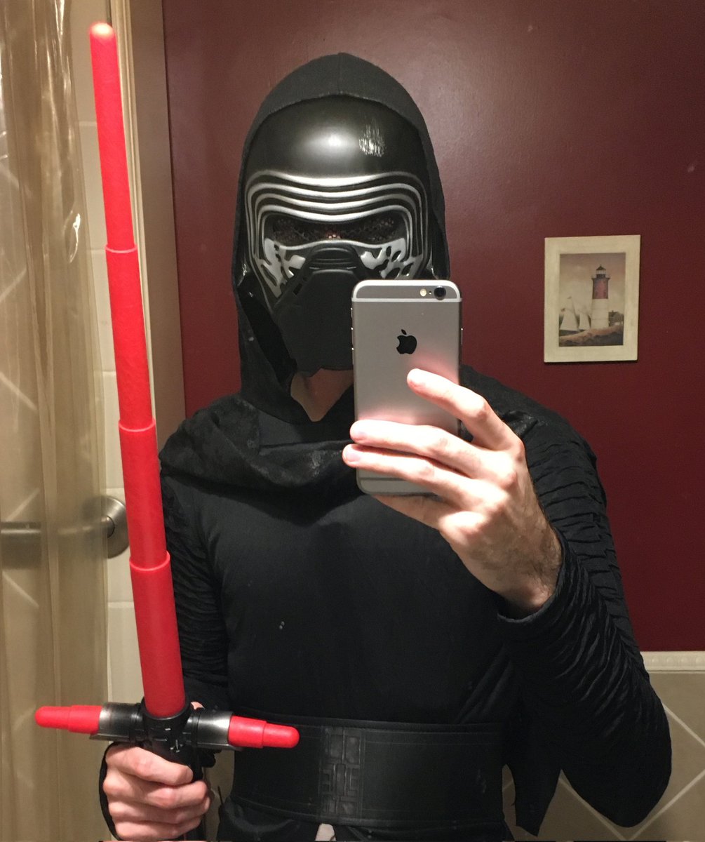 Driht_'s tweet image. Happy Star Wars day! This was a few years ago and was the wrong size LMAO

#MayThe4thBeWithYou