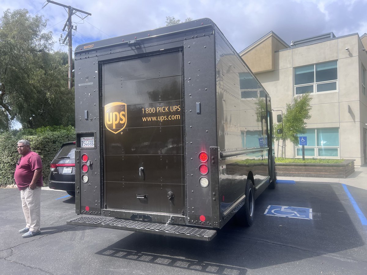 Limpingoncloud9's tweet image. Should UPS trucks be parked illegally in disabled spots??? Makes it hard for us disabled people. ⁦@UPS⁩