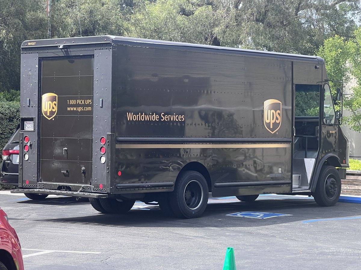 Limpingoncloud9's tweet image. Should UPS trucks be parked illegally in disabled spots??? Makes it hard for us disabled people. ⁦@UPS⁩