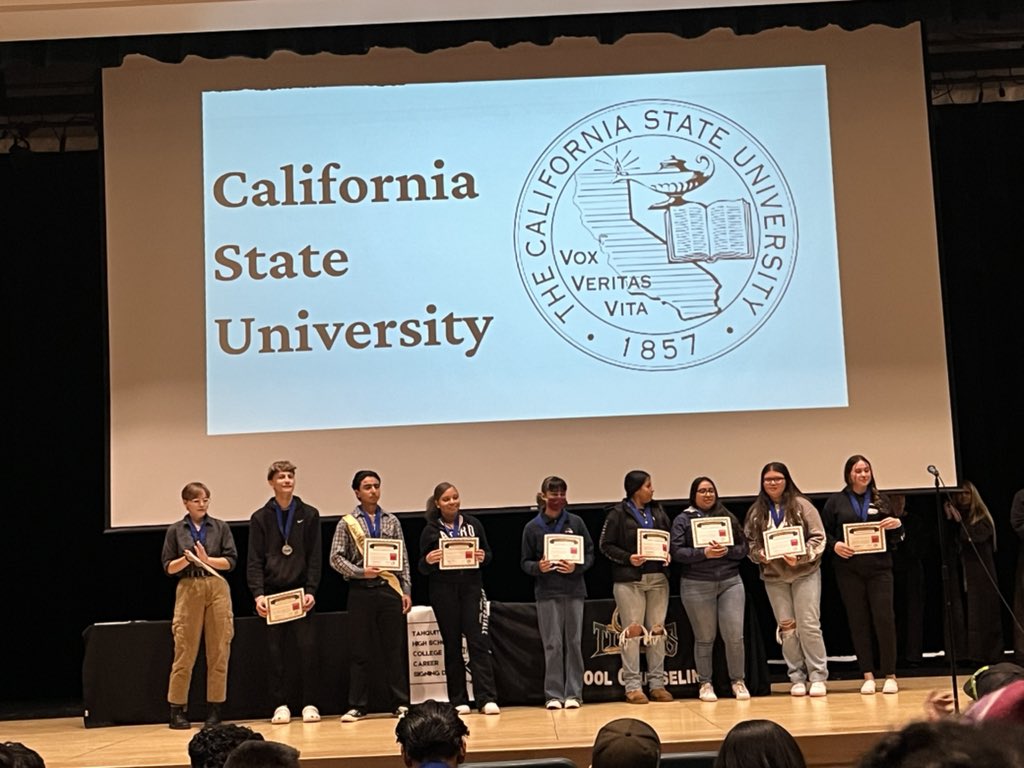 College and Career signing day @Tahquitz_Titans so fun!  May the 4th be with you!  @BetterMakeRoom #collegesigningday @HemetUnified so proud of all of these students!!