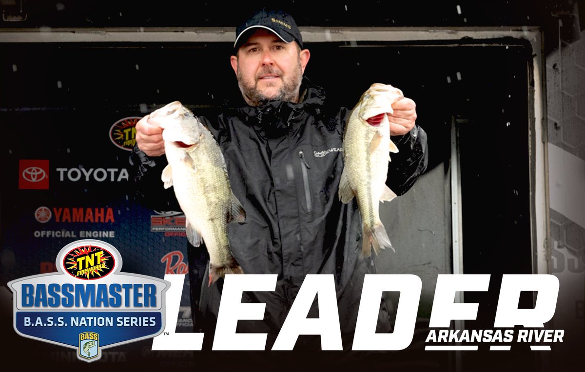 bassmaster's tweet photo. With a two-day total weight of 26 pounds, 2 ounces, Blake Wilson of Team Arkansas takes the lead at the @tntfireworks B.A.S.S. Nation Central Regional at Arkansas River!
#Bassmaster #BassNation #Day2Leader https://t.co/AxQPgu0o2V