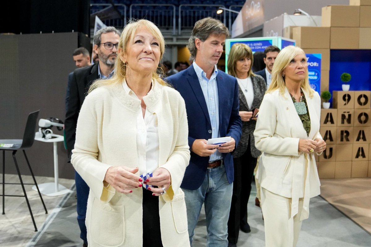 CosseCarolina's tweet photo. Participamos de la inauguración de #HomeFest, una exposición muy
importante de la industria inmobiliaria y de la construcción en nuestro país.
Esta segunda edición se llevará a cabo del 4 al 7 de mayo en el @antelarena. https://t.co/O6bkqpeVe1