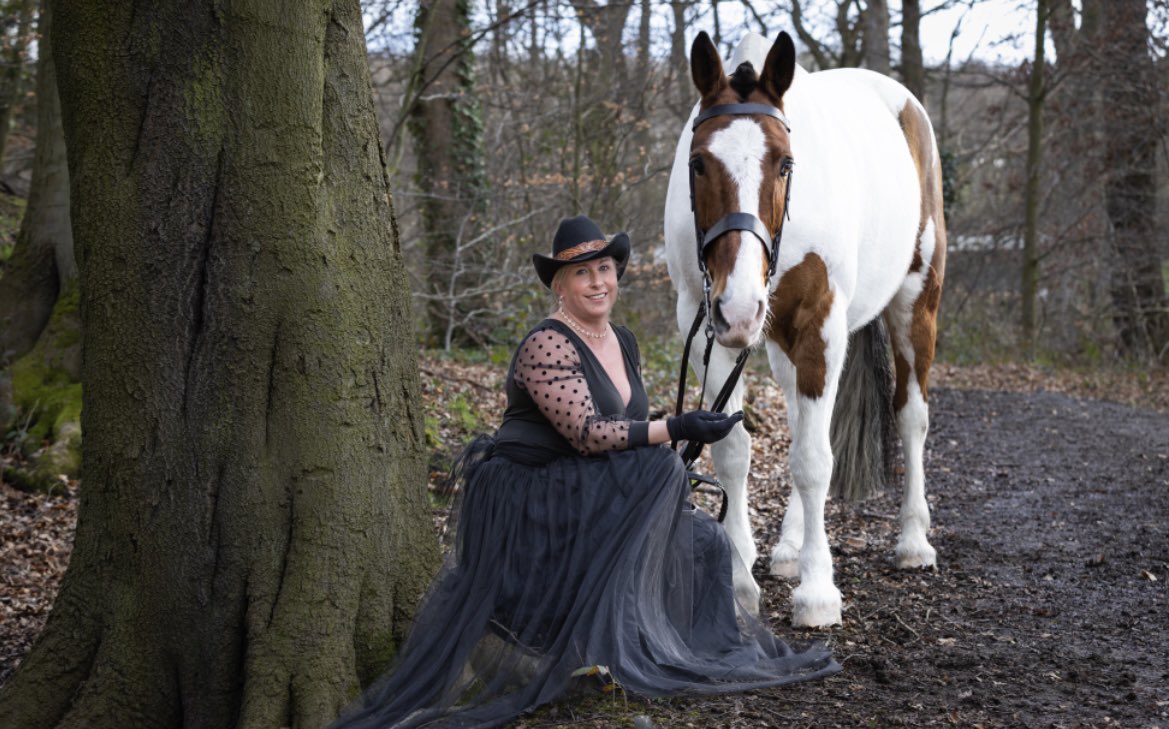 JockeySimpson's tweet photo. Calling all Horsey People there’s a new photographer on the block! 🤩 https://t.co/4oOVMYeIpB
#equinephotography #LisaKershaw #amazing  #woodland #PhotoShoot https://t.co/acJKtTl4JL
