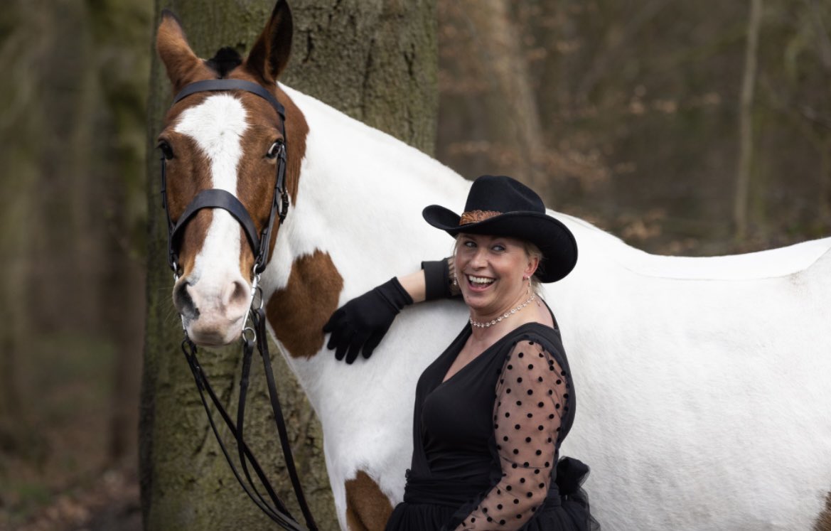 JockeySimpson's tweet photo. Calling all Horsey People there’s a new photographer on the block! 🤩 https://t.co/4oOVMYeIpB
#equinephotography #LisaKershaw #amazing  #woodland #PhotoShoot https://t.co/acJKtTl4JL