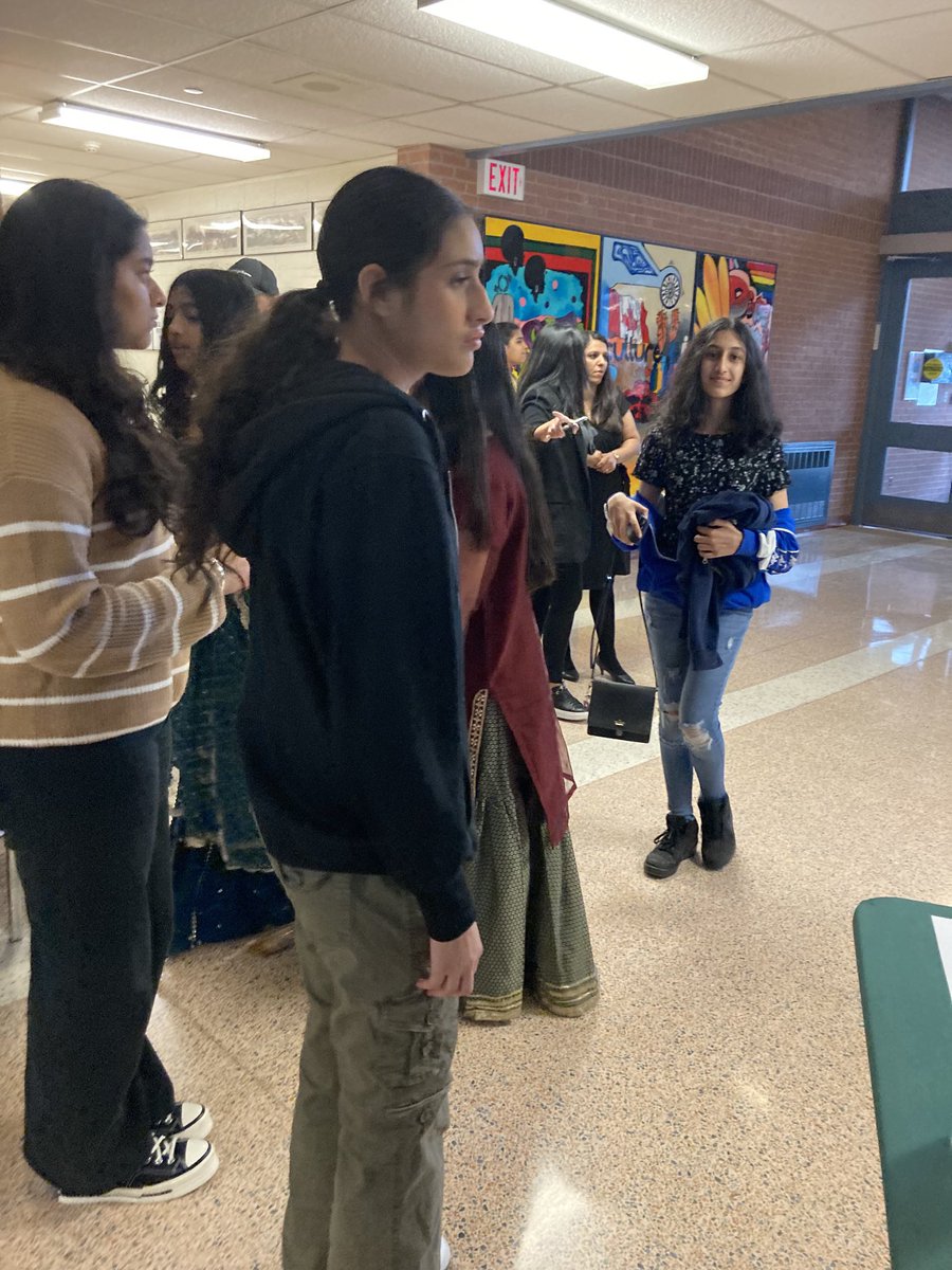 vidagardener's tweet photo. We are in for a wonderful treat! Education Week Community evening.⁦@mlchadha⁩⁦@FletchersSrPS⁩ ⁦@DF5719⁩ ⁦@TrusteeMcDonald⁩ ⁦@PeelSchools⁩ https://t.co/fE3RRbseL1