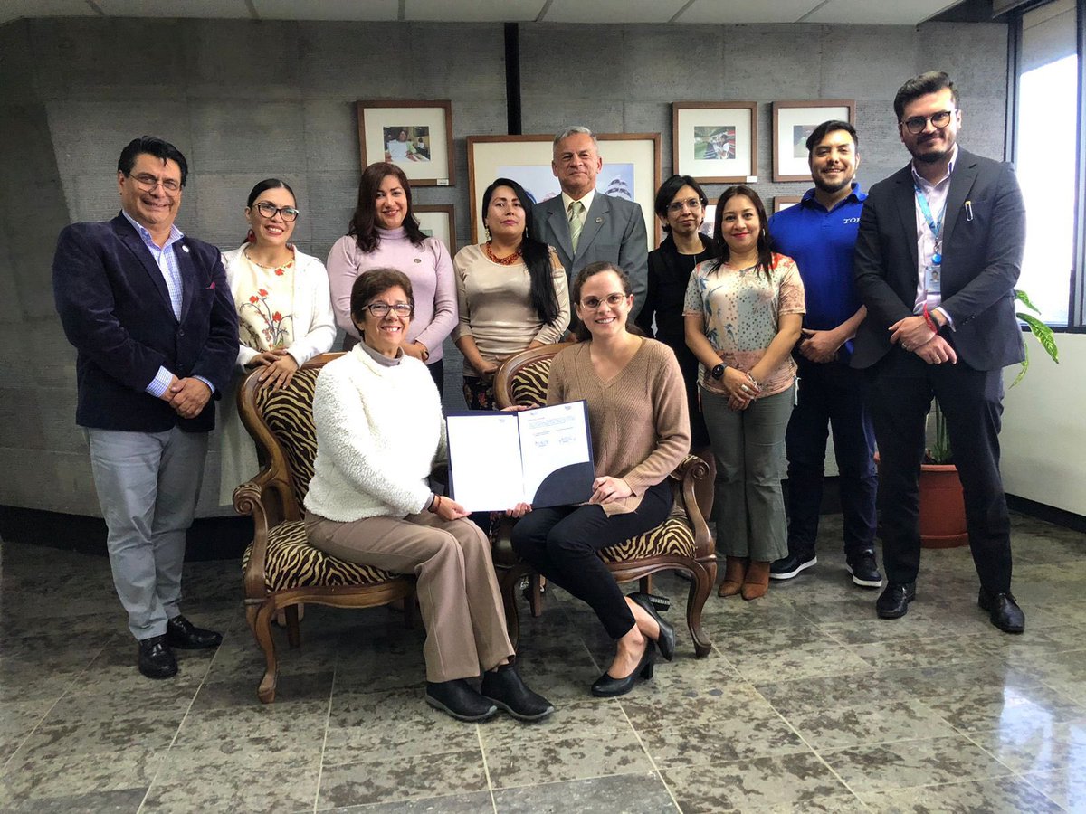 mariabrownp's tweet photo. Firmamos un convenio de cooperación con el @CpccsEc para impulsar procesos educativos en transparencia, ética, lucha contra la corrupción y #ParticipaciónCiudadana. ¡Una gran iniciativa para construir un mejor futuro! 📚🌟 #TransformaciónEducativa #Transparencia #ControlSocial https://t.co/fkcGcQJB9w