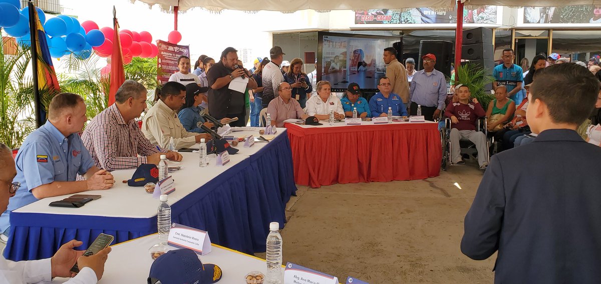 MinhviZul's tweet photo. Avanzamos en materia de vivienda con  la entrega títulos de comité de Tierras, Titulos de Propiedad de Francisco Delgado, con la visita del Ministro Ildemaro Villarroel! Gracias al trabajo de la Arq. Yuglenis Ocando. https://t.co/bC2hxXAoJE