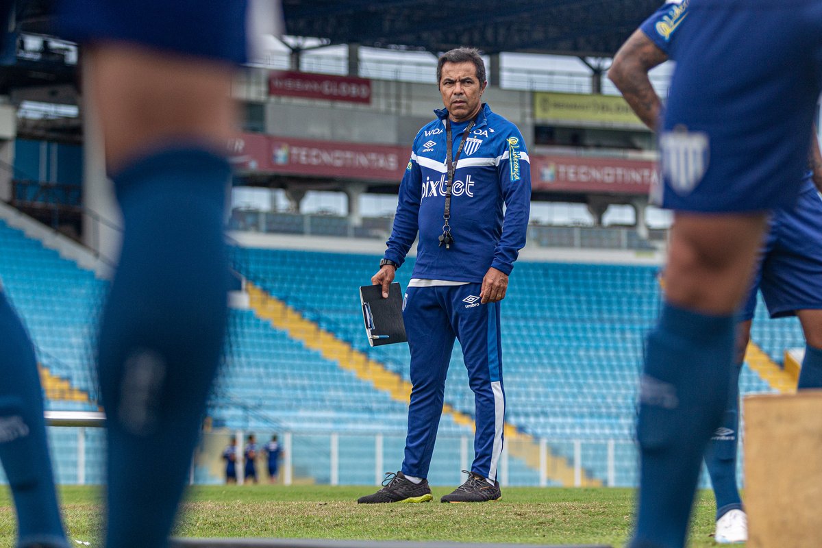 heitormcf's tweet photo. Avaí amplia reformulação e demite preparador físico e psicóloga

No @GloboEsporteSC 

➡️https://t.co/L92llfdHWX https://t.co/iGX83P5uOV