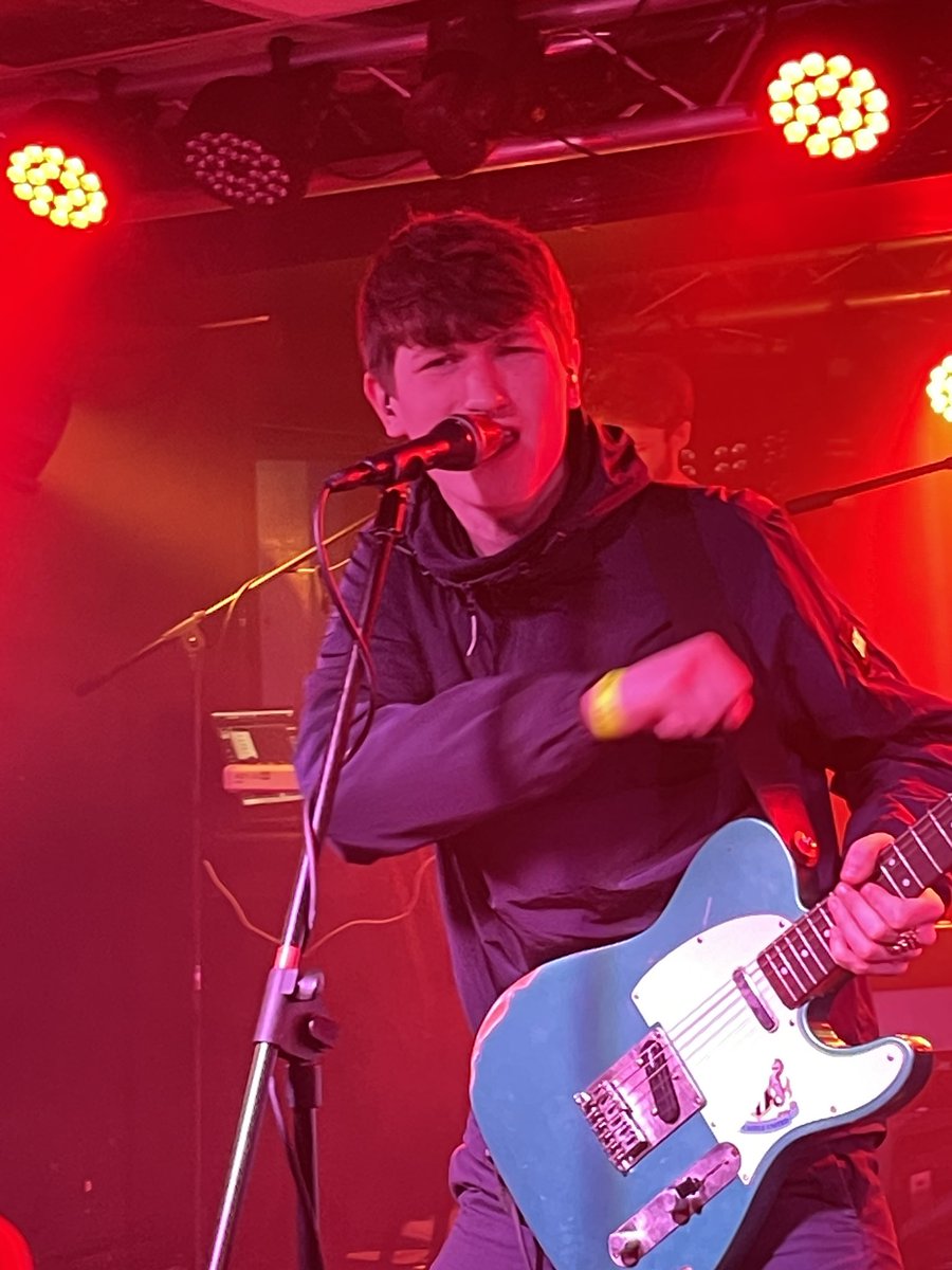 Andy Childe tweet media