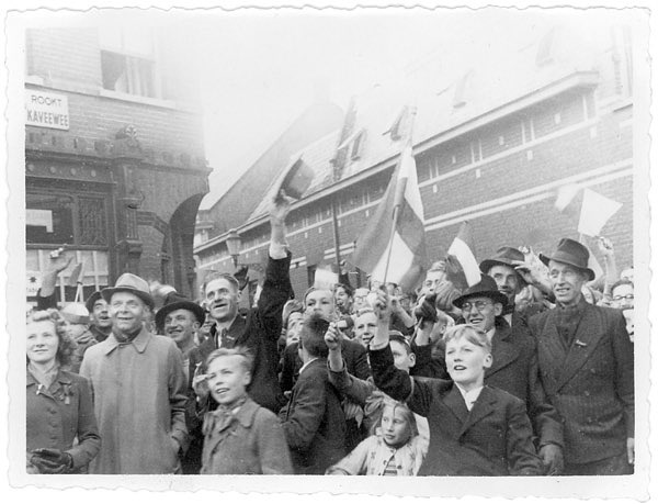 ArdvanderVorst's tweet photo. #DutchWeek🇳🇱🇳🇿
The Netherlands celebrates its liberation on May 5. #OTD in 1945, #WWII ended for the Dutch.
Grateful for Aotearoa New Zealand’s support &amp; commemorating the 256 New Zealand airmen killed in World War II that are buried in the Netherlands, in 85 different cemeteries https://t.co/Sp66QN7q1J