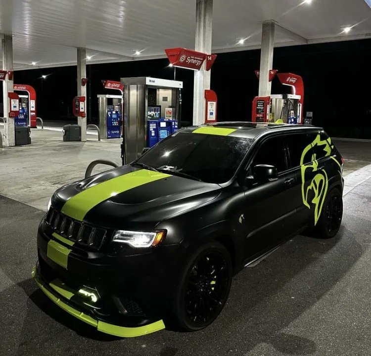 ShineGraffix's tweet photo. Satin Black & Green Wrap #jeep #wrangler #cherokee #trackhack #srt #offroad #wheels #rubicon #4x4 #jeeplife #gladiator #lifted #decal #graphics https://t.co/Y2rJJG0Pub https://t.co/1bDLFozrvs