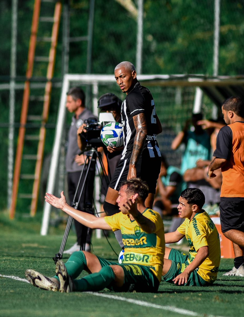 Botafogo e gigante 🔥🔥
Feliz pela classificação 🙏🏽