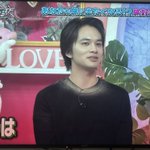 あれ、ファンデーションがついちゃってるの？北村匠海の着ている服が個性的すぎる!